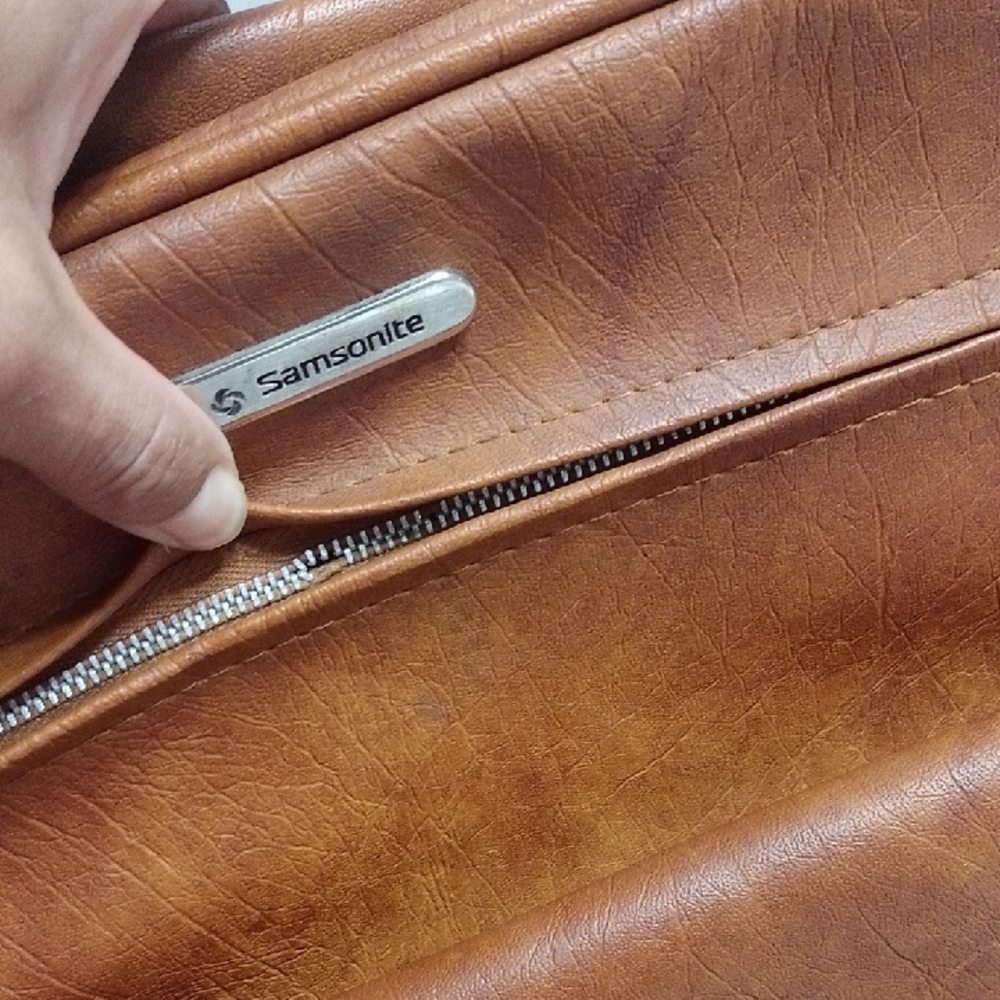 Samsonite Brown Messenger Bag with Adjustable Strap - Picture 11 of 14